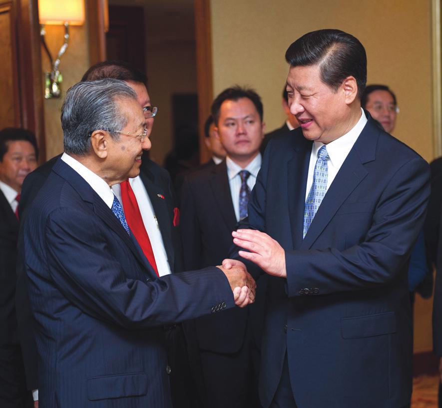 Chinese President Xi Jinping (right) and former Malaysian Prime Minister Mahathir Mohamad, meeting in Kuala Lumpur in October 2013, established a new institution, the Cheng-Ho (Zheng He)