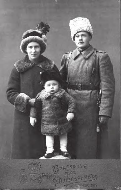 Mati Kröönström Alamleitnant Jaan Peetson perekonnaga. Peetson oli pärit Pärnumaalt kitsastest oludest, lõpetas Vilno sõjakooli (1912), langes Esimeses maailmasõjas (1915).