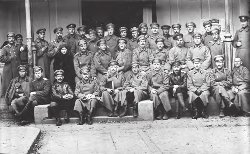 Sõjaveteranid NKVD ees 9. armee eesti sõjaväelaste kongressist osavõtjad 25. 30. oktoobril 1917 Botoşanis (Rumeenias). ERA 2124-3-1397, l. 1a ei antavat.
