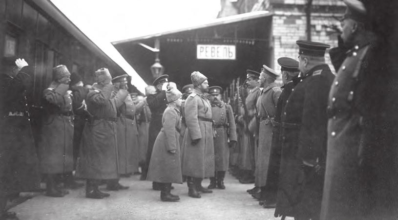 Aadu Must Nikolai II vastuvõtt Tallinnas Balti jaama perroonil 28. oktoobril 1915. Tsaar liikus seekord eranditult armee ja laevastiku mundris meeste seltskonnas.