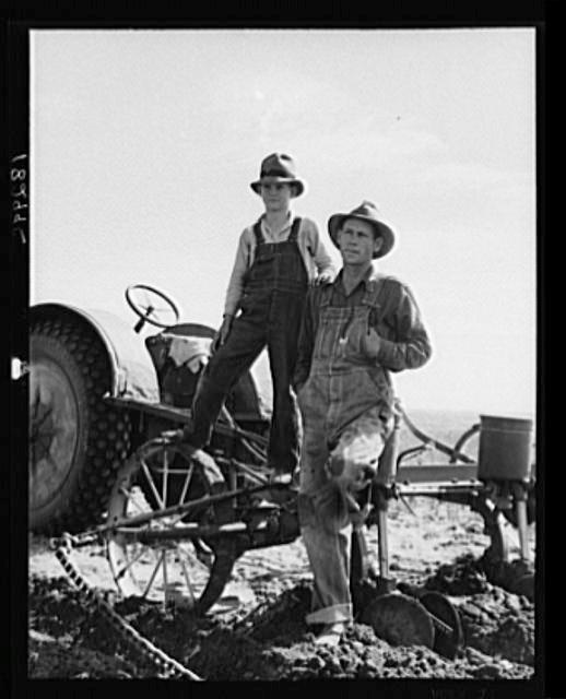 Name: Date: Aim: How did nature impact farmers during the Great Depression? Photograph #3 Taken from the Library of Congress: http://www.loc.gov/pictures/resource/fsa.8b32438/ Questions: 1.