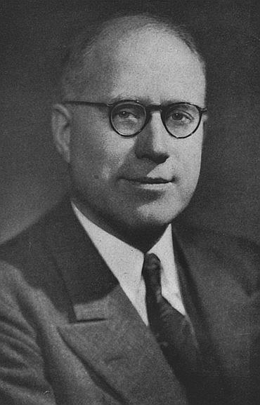 12 The less official history behind Economics Alvin Hansen (1887-1975) A former neoclassical economist The first American Keynesian A policy-oriented economist Hansen was Samuelson s mentor on policy