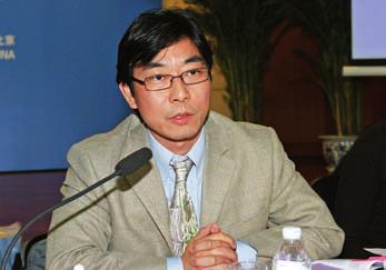 Associate Professor Zhou Yong from CASS Institute of Nationalities, now Director of the NCHR China Autonomy Programme, taught at the Short Course in 2003.