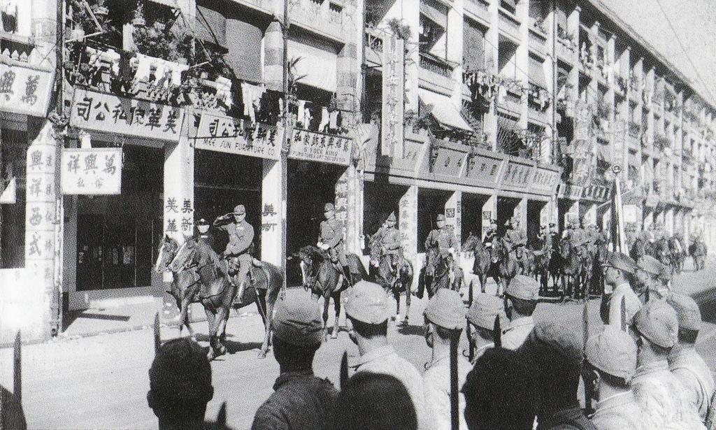 Japanese troops enterin