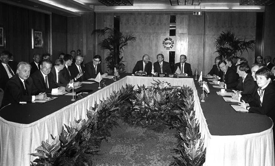 10 EFTA meeting prior to the signing of the EEA Agreement in Oporto in 1992. The countries are represented by their Ministers responsible for EFTA affairs, and their chief EEA negotiators.