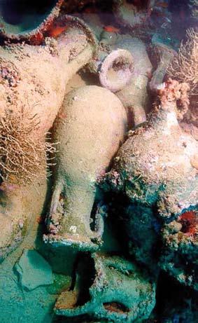 92). Cargo of clay pots in the wreckage of the Bou-Ferrer (CASCV-TI, 2001). 1.