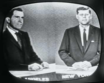 670-678-Chapter 20 10/21/02 5:46 PM Page 671 Page 2 of 9 John F. Kennedy (right) appeared confident and at ease during a televised debate with his opponent Richard M. Nixon.