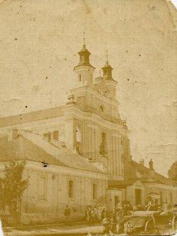 (No. 2) The parish church in Poryck during the interwar period.