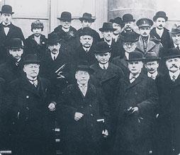 The Progressive Era AFL President Samuel Gompers (front, center) helped launch the International Labor Organization. 1900 AFL and National Civic Federation promote trade agreements with employers U.S. Industrial Commission declares trade unions good for democracy.