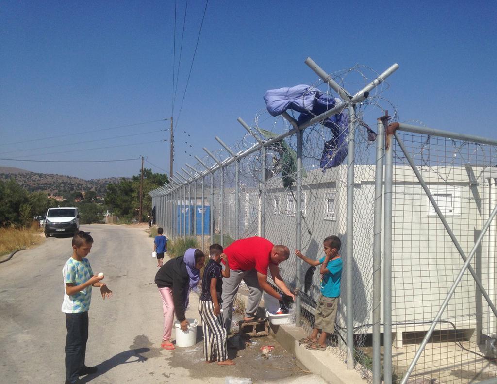 The Hotspot Approach Forces Returns on Asylum Seekers Chios, August 2017, Photo: Maybritt Jill Alpes Research data from this study reveals that asylum seekers on the Greek islands felt forced to