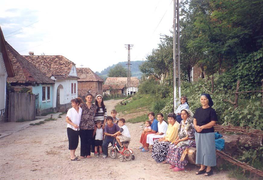 5. Unity and forms of organisation in Nem a Picture: Roma women and children in Nem a often gathered outside for