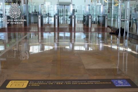 .. ABC, Automated Border Control Gates The ABC of Barajas Airport consists of a two barriers system within which an