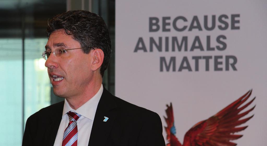 He enhanced the cooperation in Germany with the sector and the development of voluntary commitment, with the aim of improving animal welfare conditions through statutory regulations across the entire