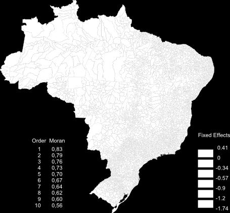 Figure 4 exhibits their spatial distribution and allow identifying clusters of municipalities according to their pattern of regional inequality.