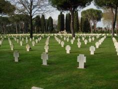 7,900 American Graves