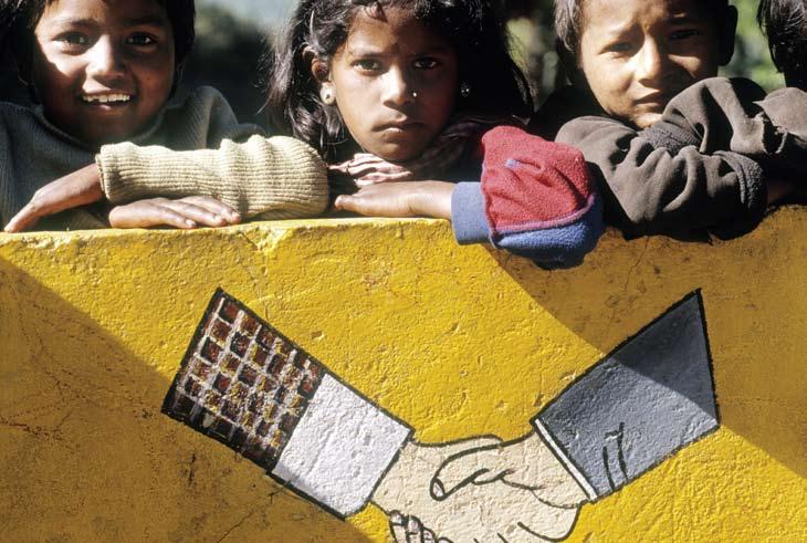 Children of Indian workers at a painted wall in a small community outside Thimphu, Bhutan. Photo: Mikkel Østergaard/Danida.