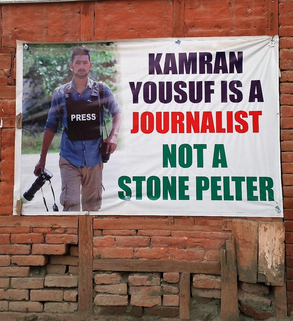 KASHMIR S MEDIA IN PERIL A SITUATION REPORT November 2017 Key Issues Poster on wall in Srinagar in solidarity with Kamran Yousuf, detained by the NIA (Photo: Laxmi Murthy) Ø Challenges of living and