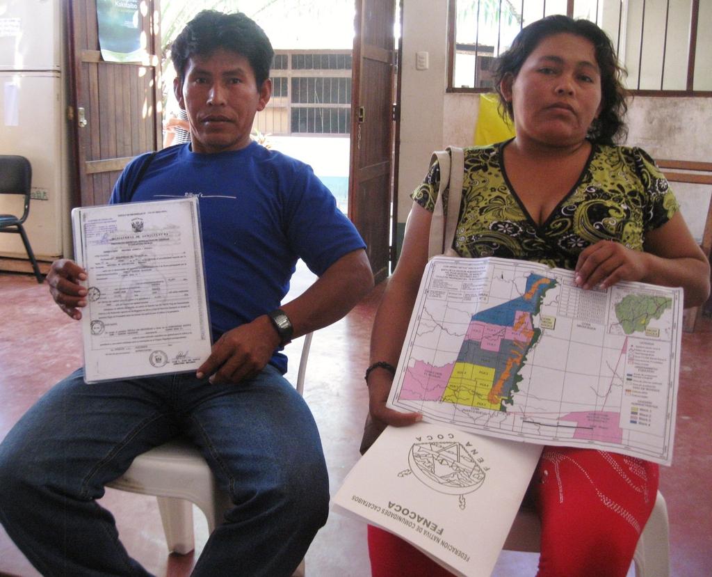 Image 4. Members of a Cacataibo community show their community land title and map, while they explain how previous leaders have jeopardized the community s territory.