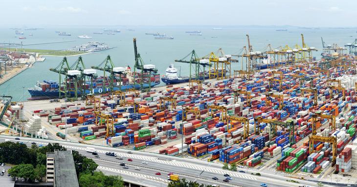 Issue 8 / February 2016 2 Singapore s port is one of the busiest in the world. Photo Credit: Noel Reynolds.