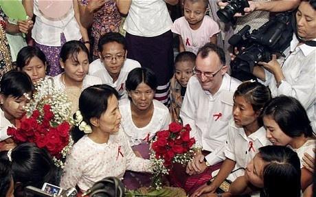 Suu Kyi, Culture, Nonviolence in