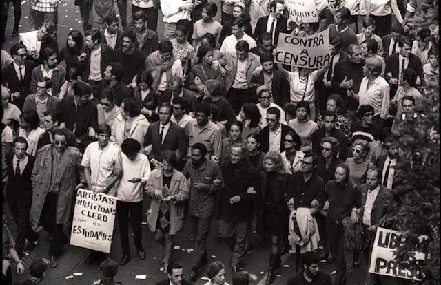 beginnings of contentious collective action against the new Brazilian government. [2] The student's death was a "catalyst" for summoning waves of mobilization. Figure 1: Protests in Brazil 1968.