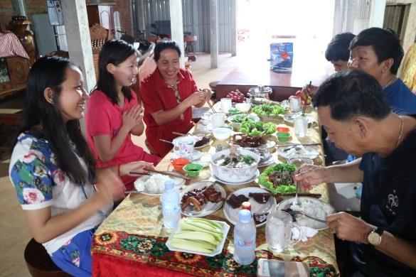 Homestay from 18 th to 20 th March (in Phnom Penh) Having a lunch with