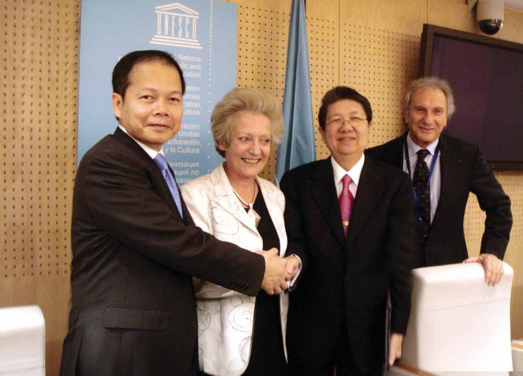 Meeting at the UNESCO Paris Headquarters on 22 May 2008 between H.E. Mr. SOK An, Deputy Prime Minister, Minister in charge of the Council of Ministers of the Royal Government of Cambodia and H.E. Mr. Noppadon Pattama, Minister of Foreign Affairs of the Government of the Kingdom of Thailand in the presence of H.