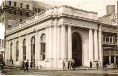 Anglo & London Paris National Bank on Sansome Street. January 29, 1913. Image courtesy of the San Francisco History Center, San Francisco Public Library.