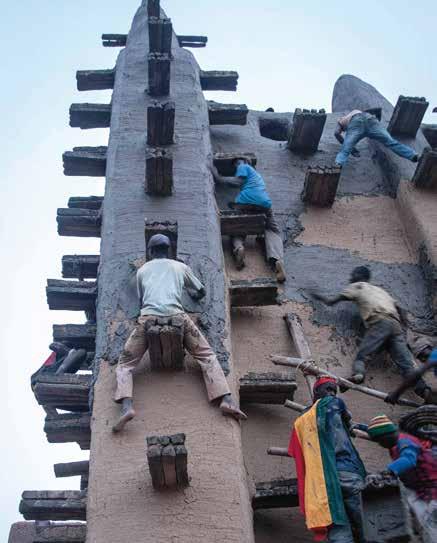 Elke Selter 5 6 In Timbuktu, Mali, UNESCO collaborated with local masonry associations to complete the reconstruction of 14 of the 16