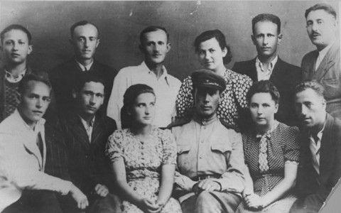 AUGUST - OCTOBER 1943 USHMM Photo Archives #10625 TREBLINKA UPRISING & SOBIBOR UPRISING A group portrait of some of the participants in the uprising at the Sobibor extermination camp.