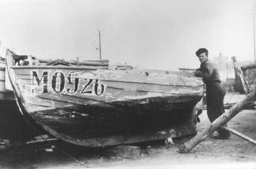 USHMM Photo Archives #62187 OCTOBER 2, 1943 SWEDEN OFFERS ASYLUM TO JEWS OF DENMARK Danish fishermen used this boat to carry Jews to safety in Sweden during the German occupation.