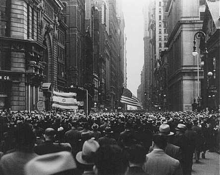 USHMM Photo Archives #69040 MAY 10, 1933 AMERICAN PROTESTS OF NAZI BOOK BURNINGS On the day of book burnings in Germany, massive crowds march from New York's Madison Square Garden to protest Nazi