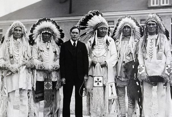 NATIVE AMERICANS Benefitted from New Deal Some job opportunities John Collier Bureau of Indian Affairs Indian