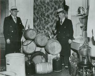 Organized Crime The sale of illegal liquor became very profitable as a business It required a great deal of