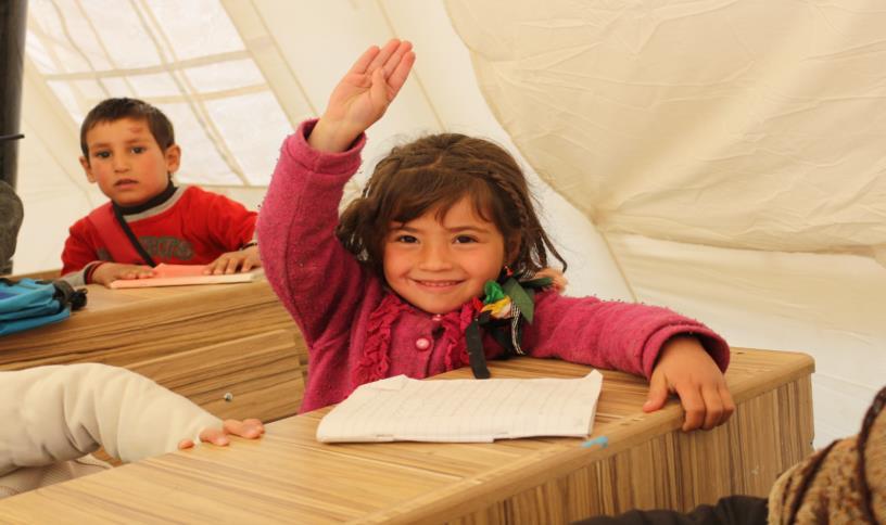 /Syria 2018/Masoud Hasen Hiba, 6, excitedly raises her hand to answer her teacher s question during a self-learning session in Areesheh camp.