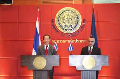 The two sides exchanged views on a wide range of issues, including political and economic situations in Thailand and Chile as well as ways to expand bilateral cooperation in trade and investment,