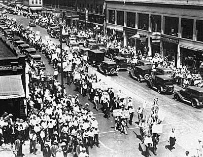 Hunger Marches Crowds of the unemployed and hungry began to hold large-scale demonstrations across the US The largest was organized by