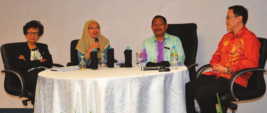 Azura Hamdan dan Setiausaha Agung Kehormat Persatuan Kesihatan Mental Malaysia, Datin Dr. Ang Kim Teng sebagai panel. Menurut Profesor Dr.
