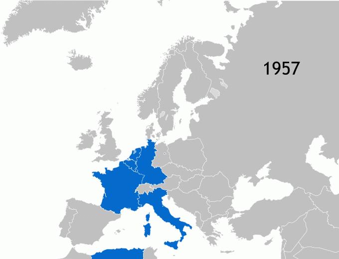 Member countries of the EU The European Union has actually 28 member countries: in 2016 there was Brexit and the U. K. wanted leave the E.U. but at the moment the measure isn t active yet; so without U.