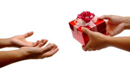 Giving Gifts Gifts are brought when visiting someone s home Gifts are often presented before leaving to those to whom you