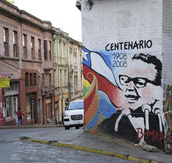 2008: Graffiti in Valparaiso, Chile, celebrates what would have been Allende s 100th birthday.