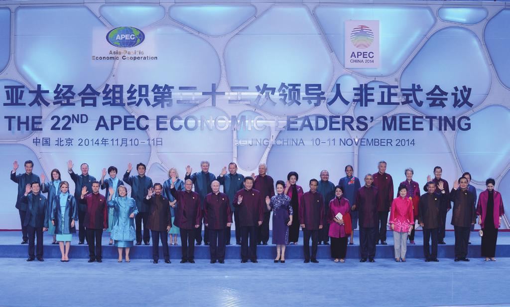 Case 2 The picture below shows President Xi Jinping( 習近平 ) and Chief Executive Leung Chun-ying( 梁振英 ) taking part in the Economic Leaders Meeting of Asia-Pacific Economic Cooperation (APEC)