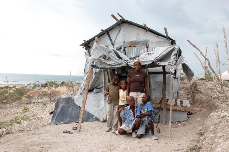 69 15 MINUTES TO LEAVE 15 MINUTES TO LEAVE Five years after the devastating earthquake in Haiti, durable housing solutions remain out of reach for hundreds of thousands of displaced people.
