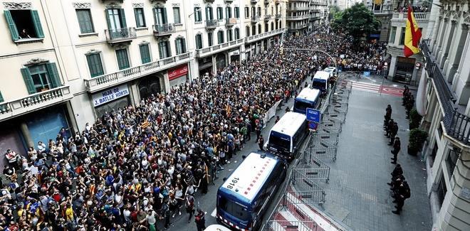 Summary Since the illegal referendum in Catalonia took place, in October 1 st, there have been relevant news along this week: 1) A strike was called in Catalonia to protest against the violent