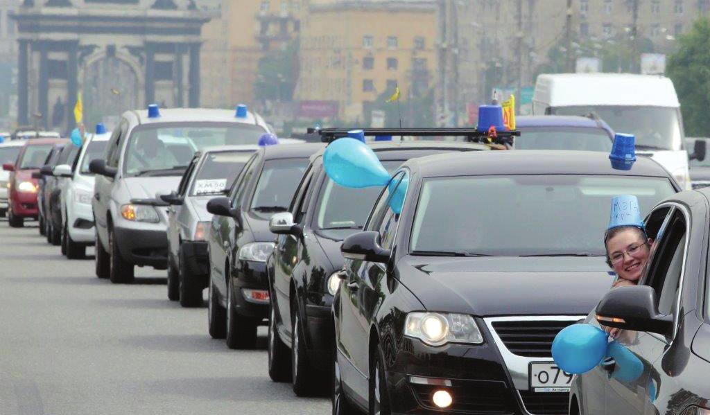 People attach blue buckets on their heads and cars, symbolizing blue strobe lights used by emergency services, during a rally in Moscow July 3, 2010.