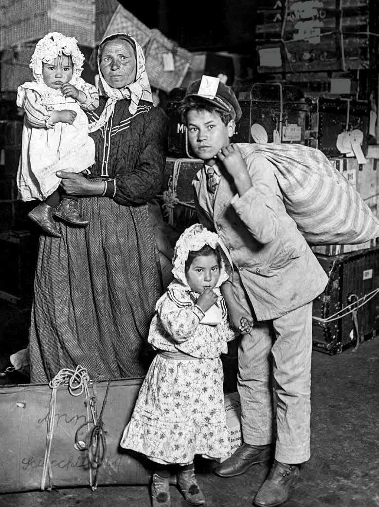LIVING HISTORY Migration U.S. Government/Politics Left: An Italian family arrives in New York City, about 1908.