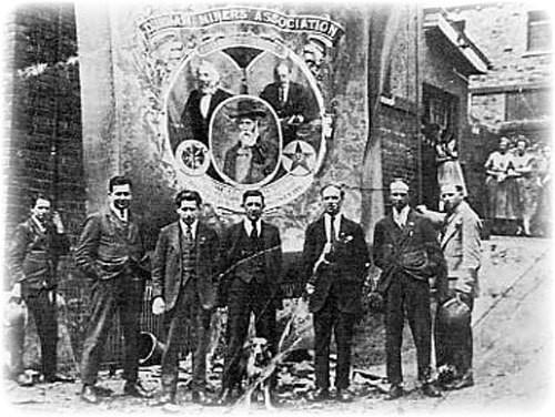 National Trades Union: Amidst the growing labor unrest in the 1830s, the trade unions in different towns began to join forces Journeymen s organizations