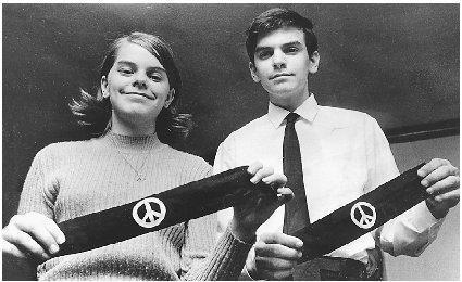 SS.7.C.2.5 Tinker v. Des Moines Independent Community School District 1968 John and Mary Beth Tinker attended public school in Des Moines, Iowa in 1965.