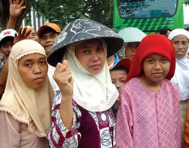 Demonstrators chanted, No land, No vote declaring that they would boycott Indonesia s first direct presidential election if no candidate backed land reform.