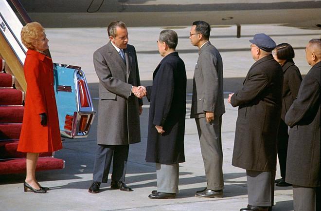 The China Trip Upon his arrival at the Beijing airport, Nixon was met by Chinese premier Zhou En-lai Nixon instantly grasped Zhou s hand to shake it-which made a friendly impression on the Chinese